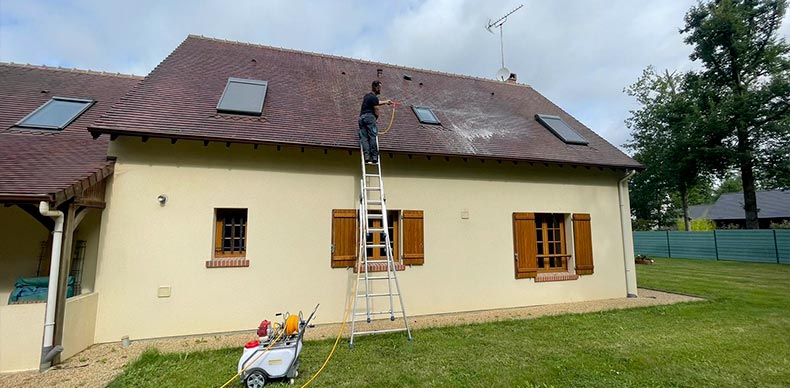 Nettoyage et démoussage de toiture à Beauvais (60000) - France couverture dans l'Oise  (60).