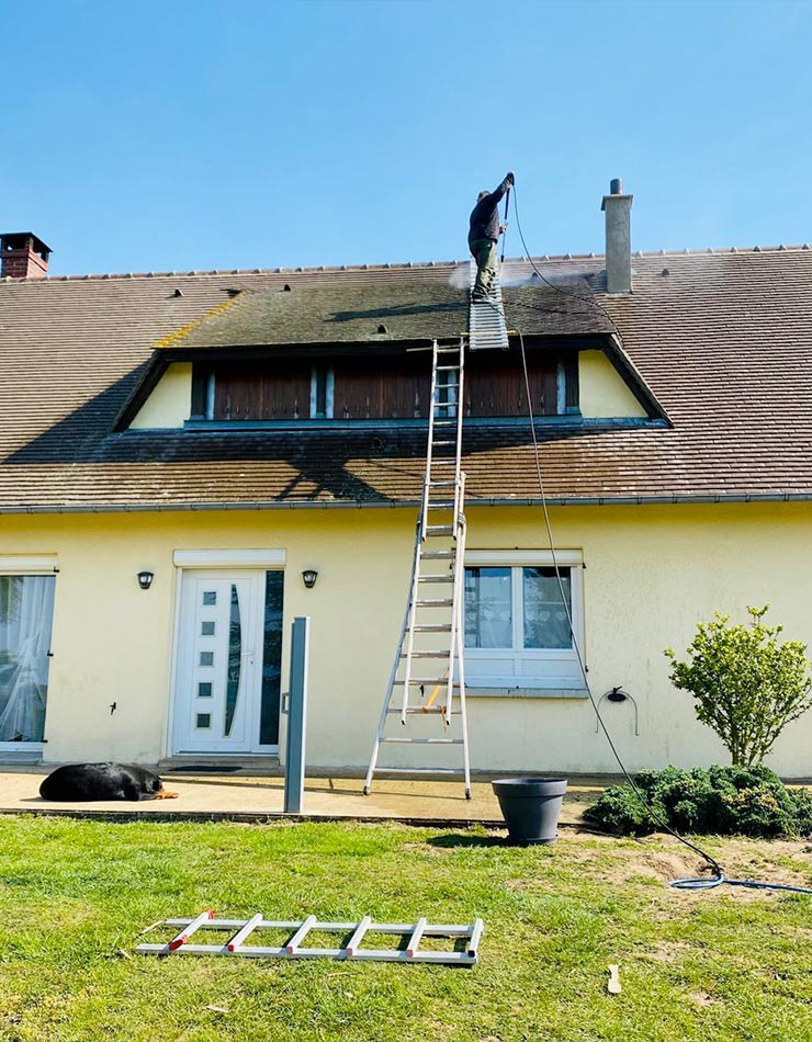 Nettoyage et démoussage de toiture à Beauvais (60000) - France couverture dans l'Oise  (60).